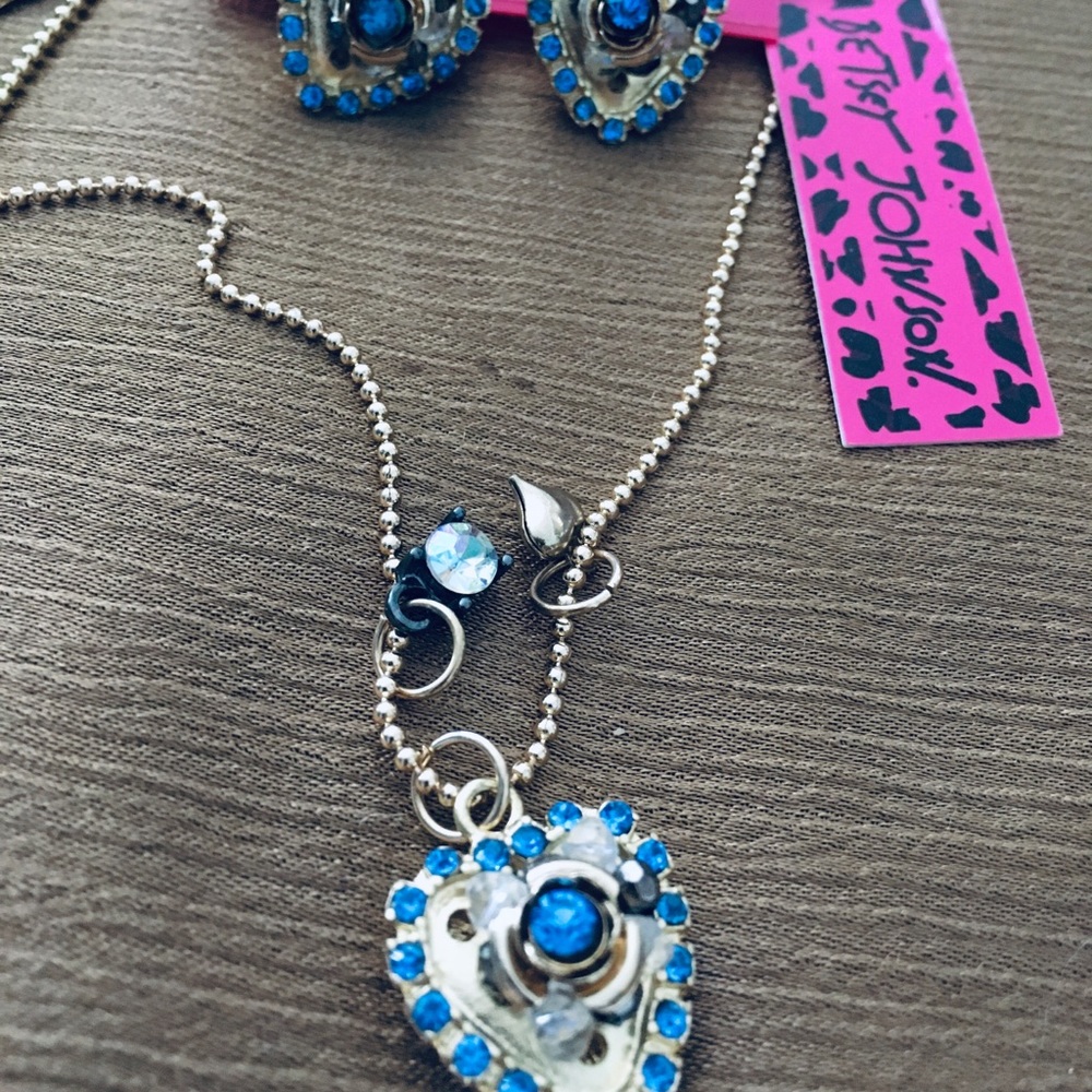 Necklace and earrings set